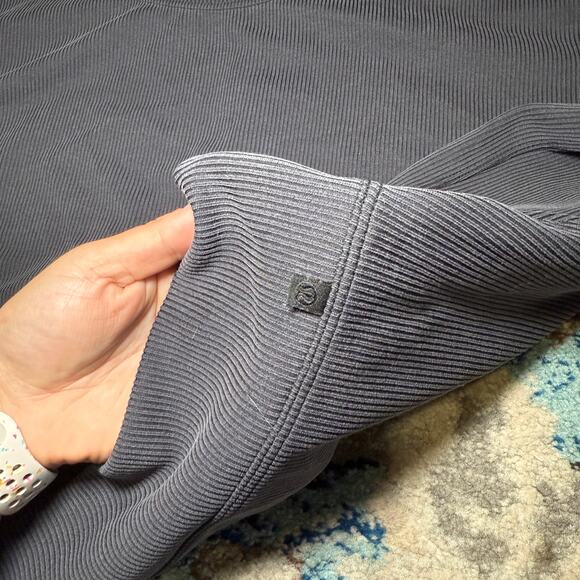 Lululemon Ribbed Softstreme Perfectly Oversized Cropped Crew Black - Picture 2 of 3